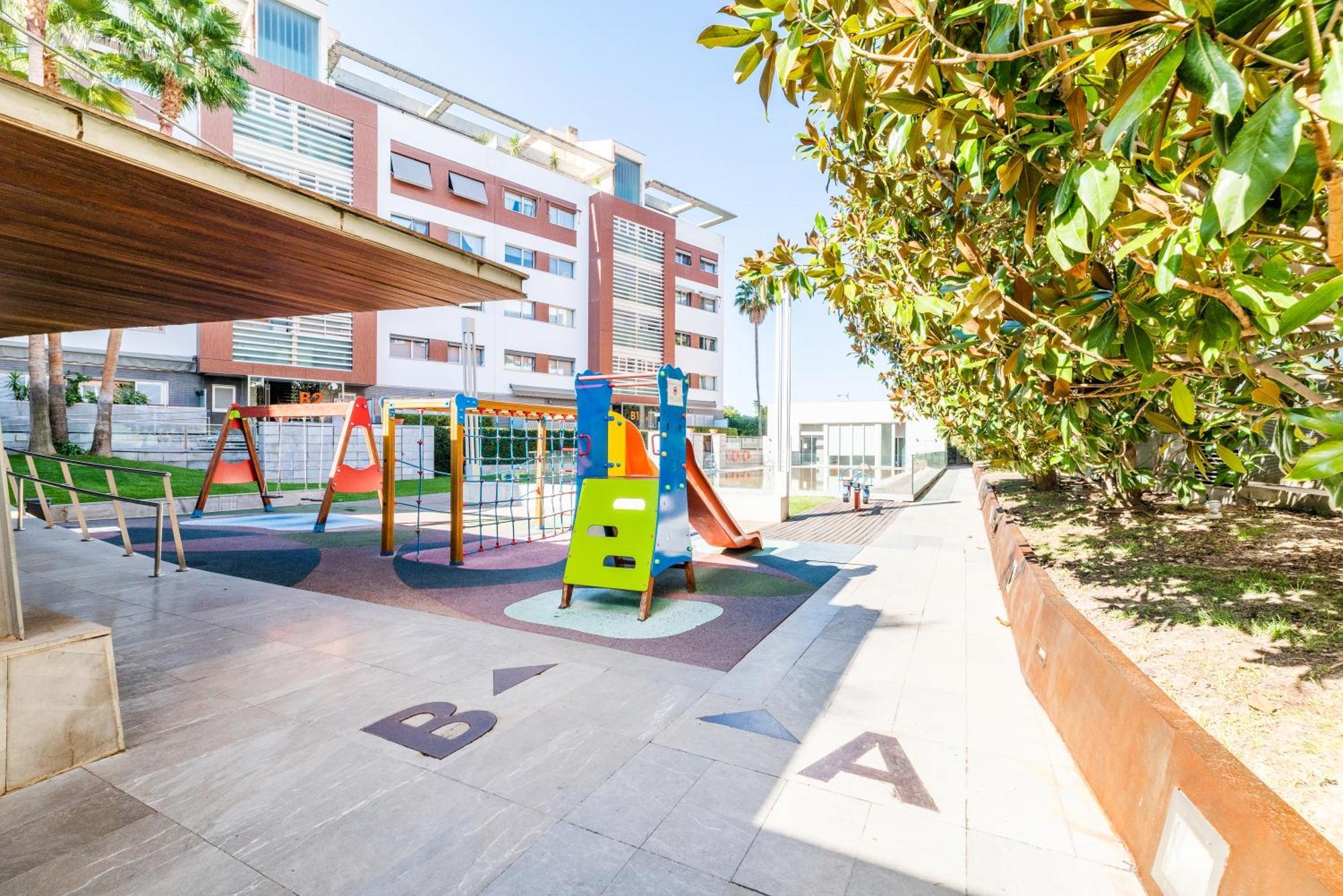 شقة Tuguest Avenida De La Investigacion - Free Parking غرناطة المظهر الخارجي الصورة